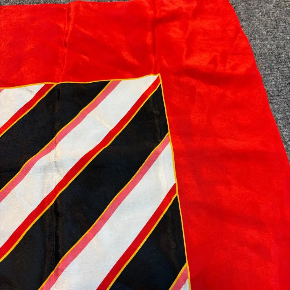 Vintage Anne Klein Red Black White 31